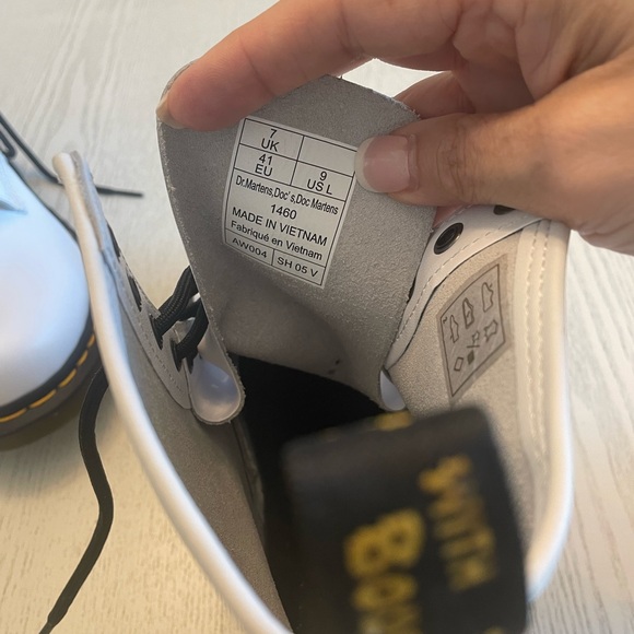 Dr.Martens 1460 8 Eye Leather Boots WHITE SMOOTH Sz 9 - Picture 5 of 5